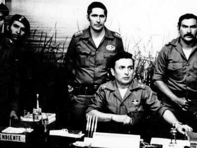 El Tcnl. Emilio Lanza, junto a sus oficiales, en mayo de 1981