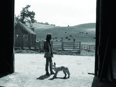 Niel Young en su racho Broken Arrow, Half Moon Bay, California, 1971 - foto Herny Diltz - archivo digital