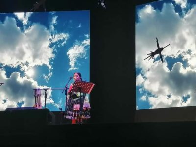 Luzmila Carpio en la feria del libro.