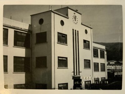 Vista del gran edificio fabril en los años 50. Archivo Grupo Forno.