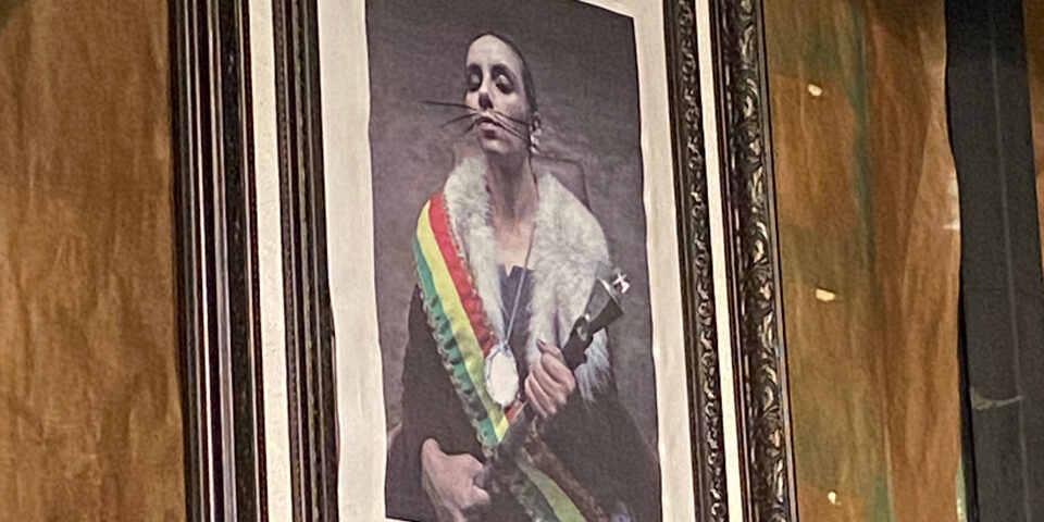 Tika Michel interpreta a Rata Mayor en La vúlgara politiqué, de Kike Gorena / Fotografía Teatro La cueva.