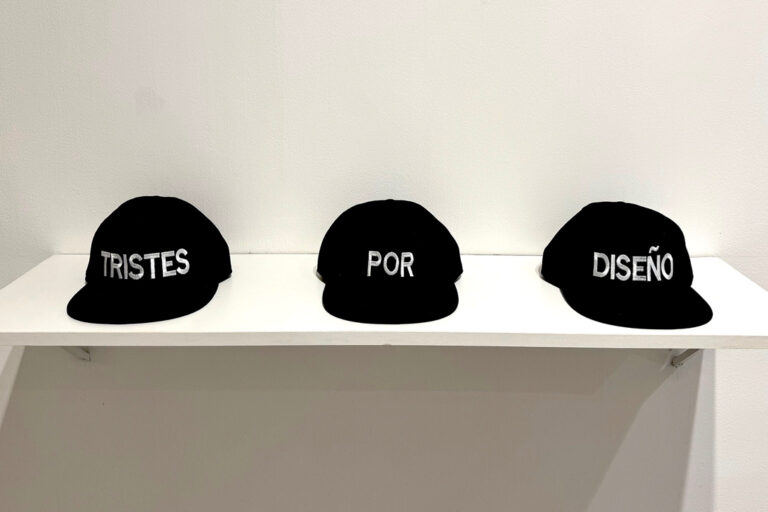 Tristes por el diseño. Obra de José Ballivián.