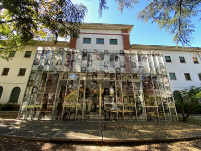Frontis del Museo Sitio de Memoria ESMA, ex centro de detención de presos políticos durante la dictadura argetina 1976-1983 / Fotografía de C. Lanza.